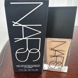 NARS Light Reflecting Foundation - light 3 Gobi